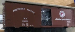 Roundhouse 1054 HO Scale 40' Boxcar Kit Northern Pacific NP - NOS