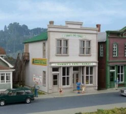 Walthers Cornerstone 933-3668 HO Scale Tommy's Toys & Games With LED - Kit